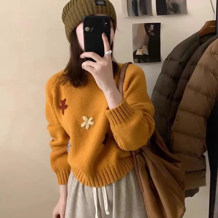 韩系立体花朵温柔风套头毛衣女2025宽松软糯减龄百搭针织上衣