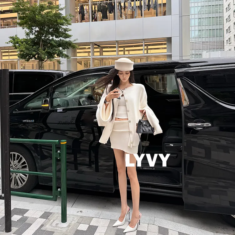 【LYVY2店-白色套装】袁伶嫣同款针织大袖子外套+翻腰半裙套装