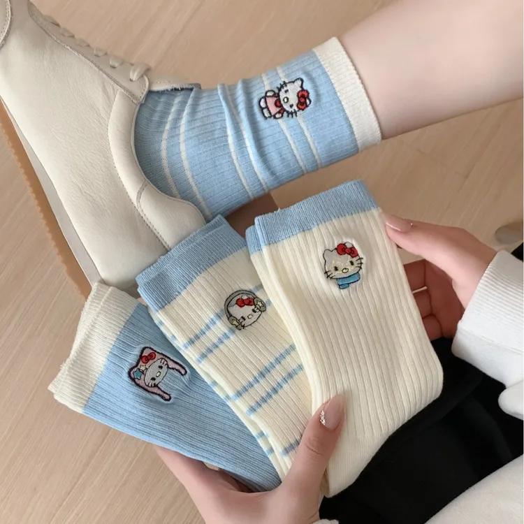 女刺绣中筒吸汗常规款中筒袜可爱风透气运动风hellokitty可爱少女