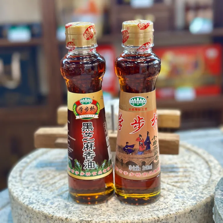 学步桥品质优选：240ml白芝麻香油+240ml黑芝麻香油