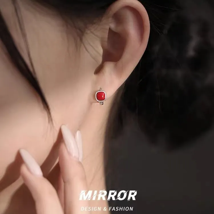 合金耳饰 925纯银针安可拉红色方块耳扣女耳钉耳环耳饰时尚百搭款