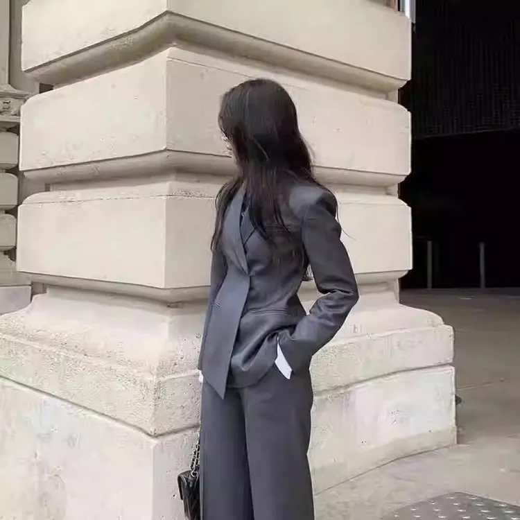 大码高级感西装套装女2025春秋气质收腰显瘦设计感职业西装两件套