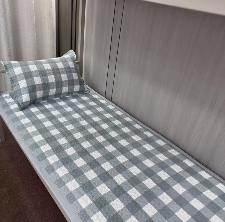 90*200尺寸学生宿舍床盖专用铺床褥子