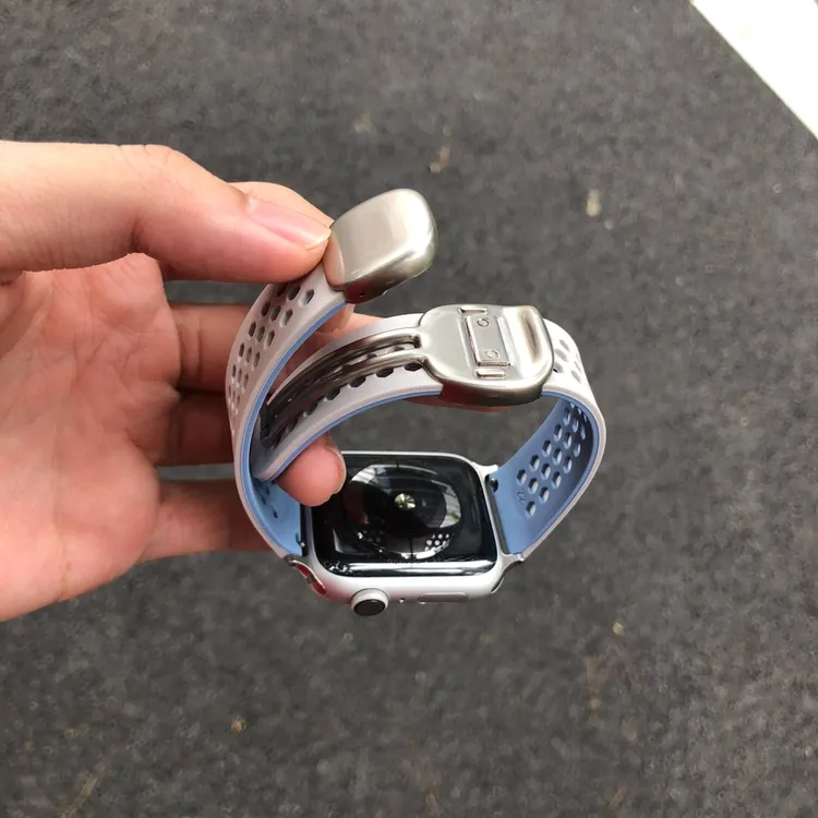 卡容镂空适用苹果iwatch表带S10硅胶ultra2磁吸圆滑扣S987双色S65