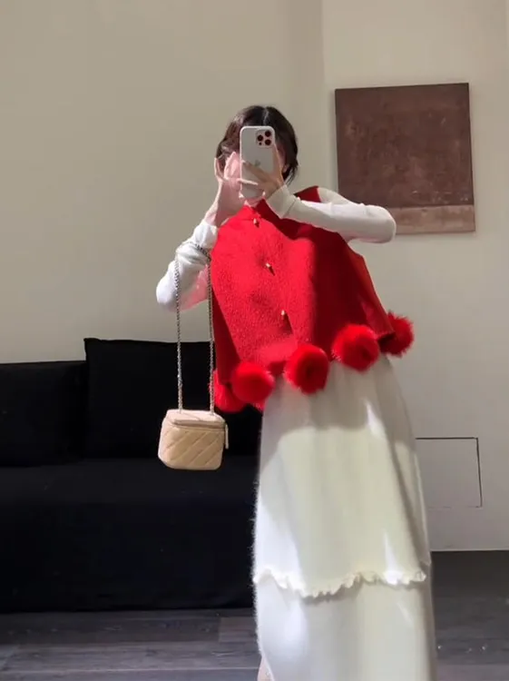 韩系气质穿搭套装女秋冬季百搭打底衫毛球马甲高腰花苞裙三件套