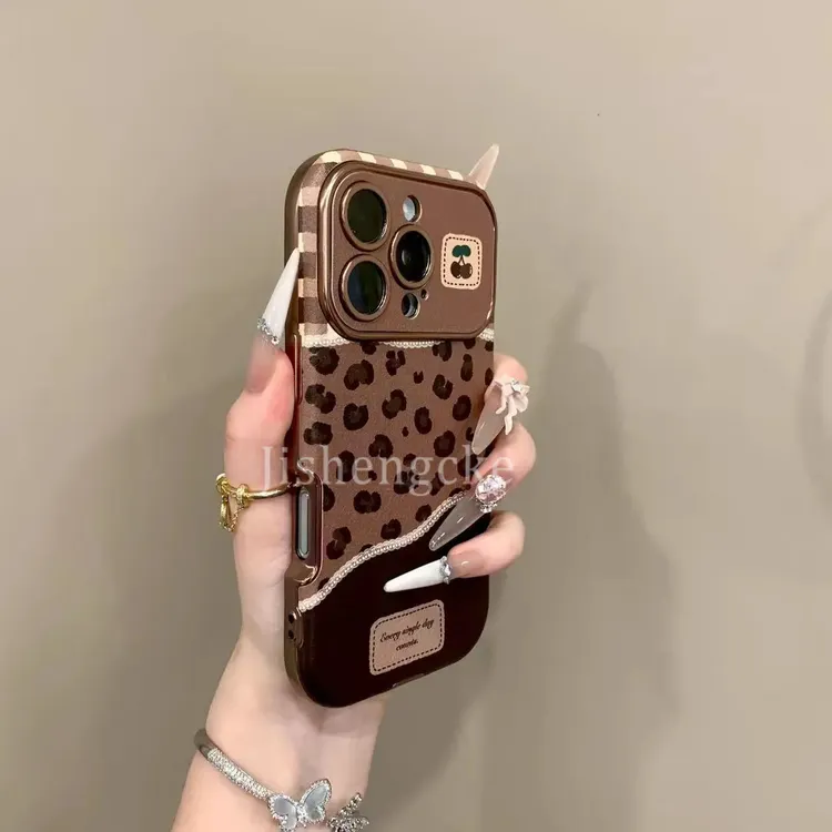 美拉德豹纹蝴蝶适用iPhone17/16手机壳15/14promax大视窗猫咪链条