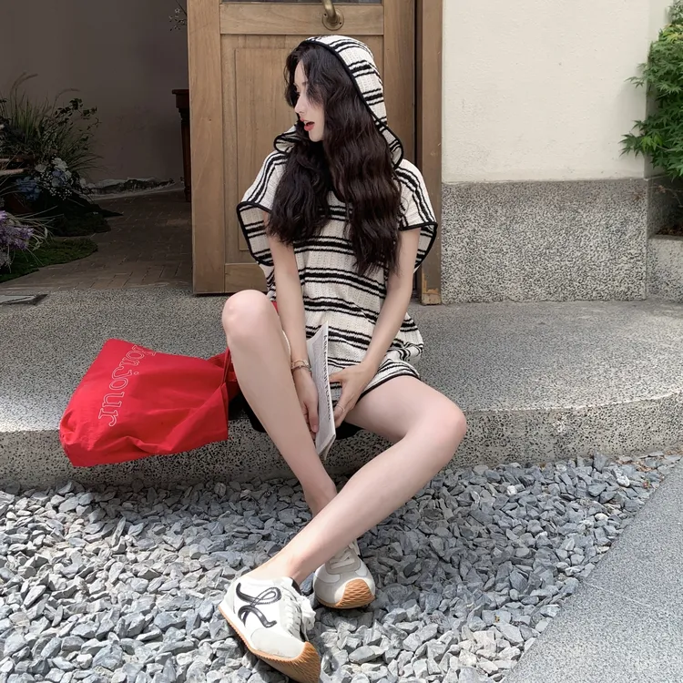 韩系穿搭慵懒风条纹连帽上衣套装女夏季新款小个子运动短裤两件套