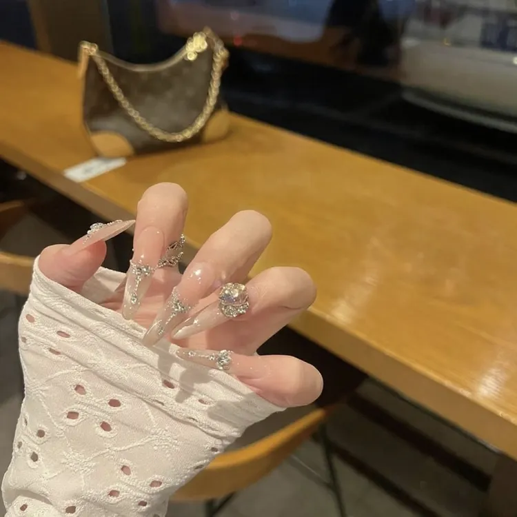 穿戴甲夏天显手白高级感爆闪渐变猫眼穿戴甲纯手工美甲贴片