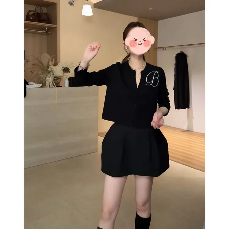 千金风花边刺绣设计感钩扣针织开衫上衣+百搭显瘦花苞裙套装显瘦