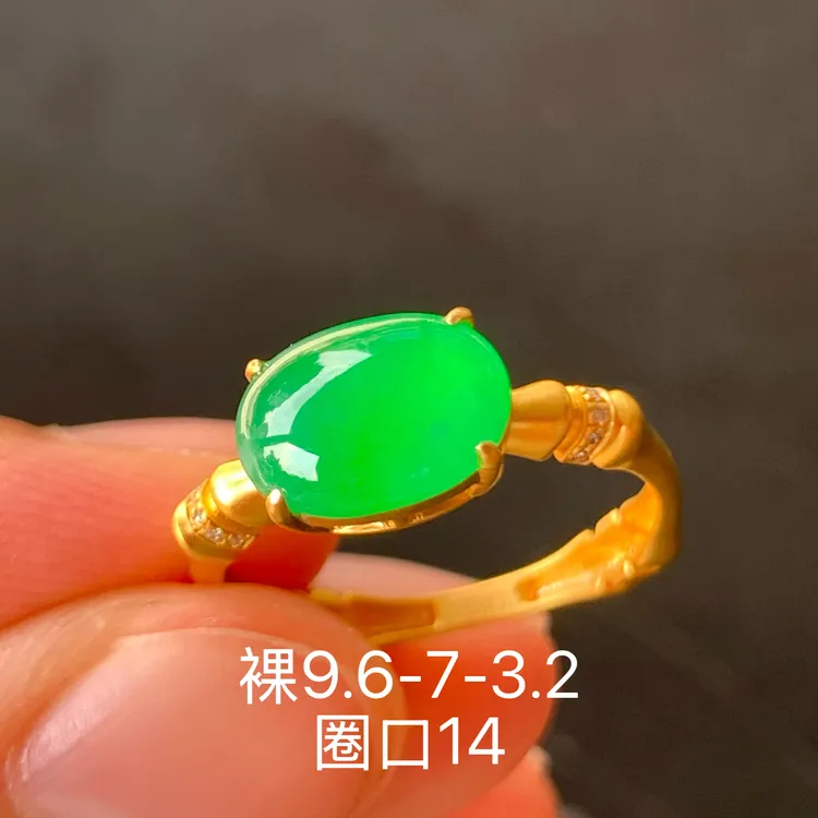 冰绿蛋面天然翡翠戒指镶嵌精致女款女生配饰