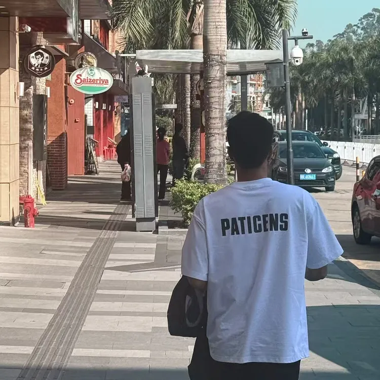 PATICENS MING LOGO宽松简约短袖圆领训练休闲男女情侣奶茶明T恤