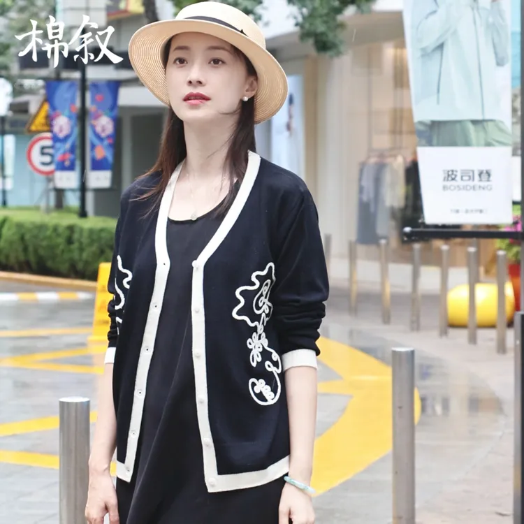 棉叙新品绣花撞色V领开衫女秋款提花小香风长袖羊毛针织衫15160