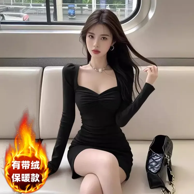 长袖加绒包臀方领显瘦时尚冬季纯欲风黑色性感连衣裙打底短裙百搭