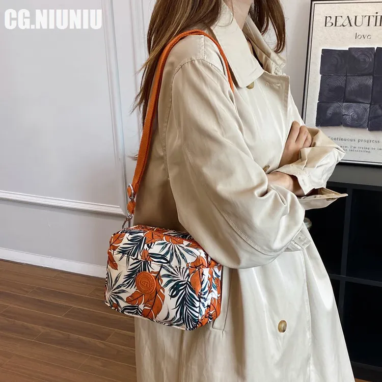 夏天斜挎小包外出便携多层拉链尼龙帆布斜跨包女士时尚洋气单肩包