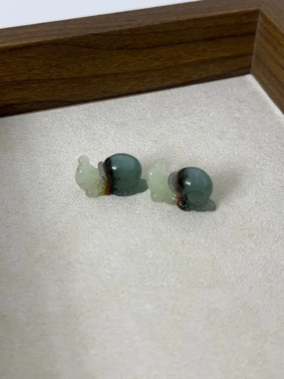 一对超可爱的岫玉蜗牛