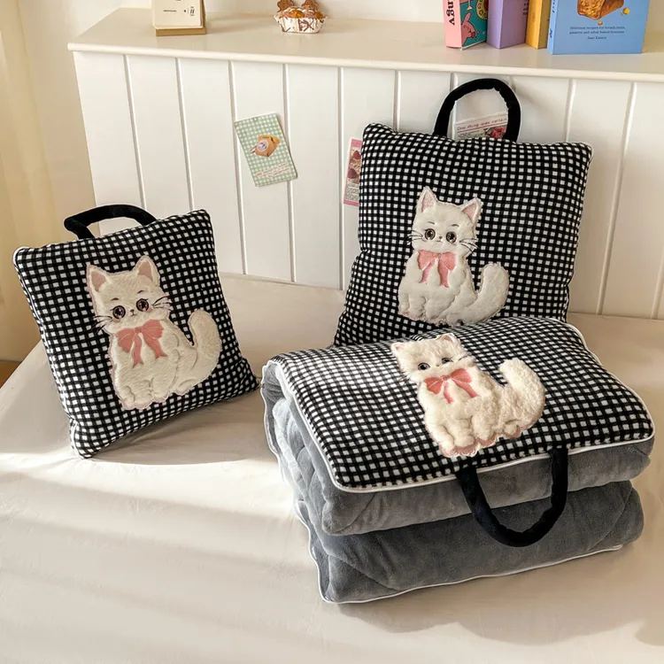 加厚牛奶绒多功能抱枕被两用汽车抱枕办公室午休抱枕被子二合一  商品图