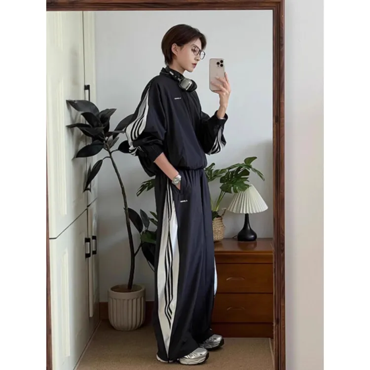 设计感冲锋衣运动套装女秋季新款宽松机能风立领外套阔腿裤两件套