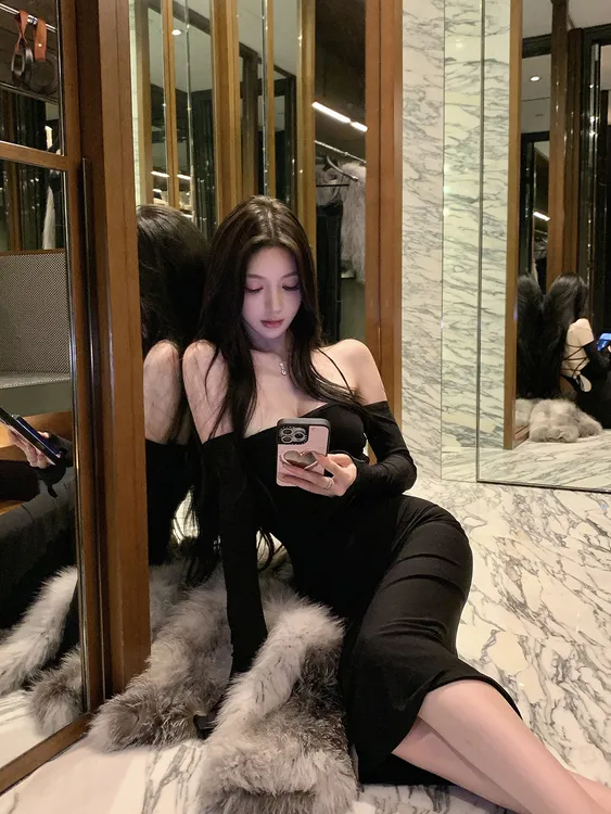 纯欲风法式气质高级感一字肩长袖连衣裙露背系带辣妹性感包臀长裙