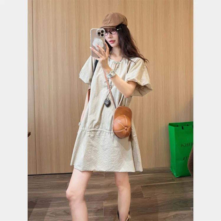 谢荞荞「雅典斜影」夏季新款小众设计款圆领纯色宽松短袖连衣裙