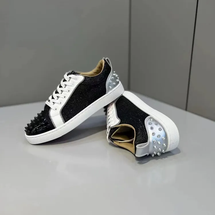 休闲铆钉极简风速干耐磨休闲板鞋潮流鞋子春秋款潮鞋时尚