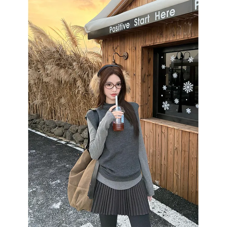 韩系简约高领马甲宽松背心+纯欲长袖V领T恤上衣+灰色半裙23035#