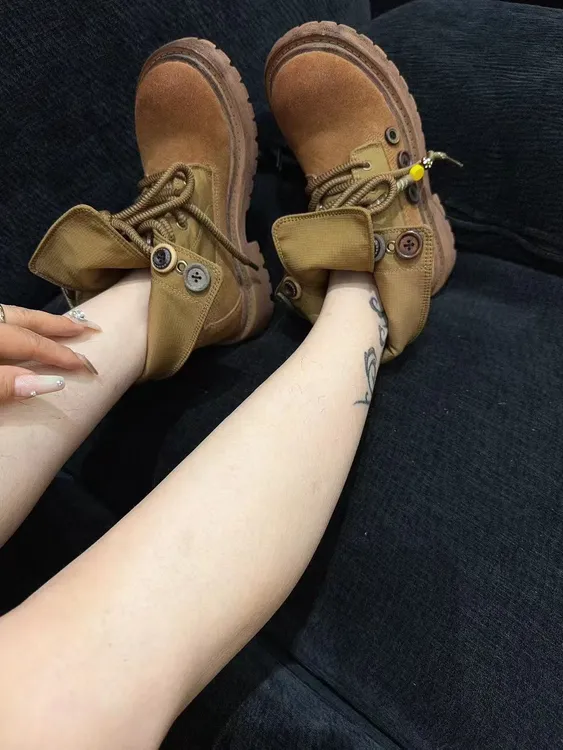 广州原单磨砂皮短靴时髦斤洋气老钱风女靴两穿细带设计工装黄蜂75