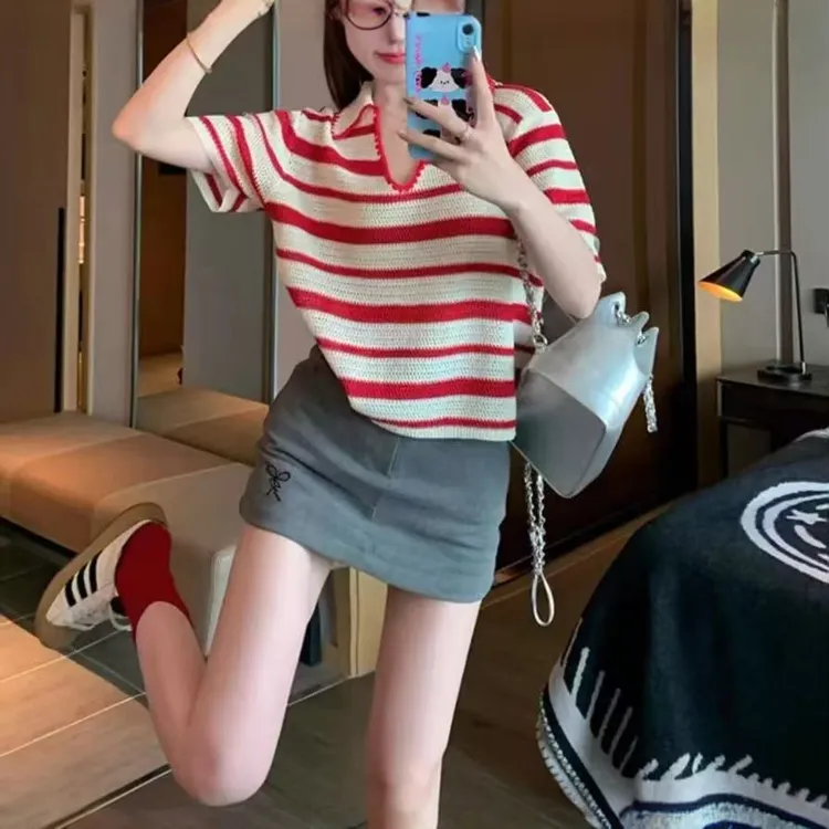 红色条纹针织V领短款高端短袖T恤女新款夏季正肩上衣温婉风衣服