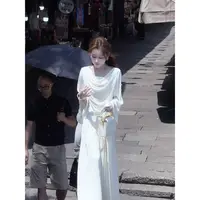 早秋氛围感穿搭法式温柔极简慵懒风白色荡领上衣阔腿裤气质两件套
