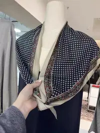 仓美美女装-波点丝巾