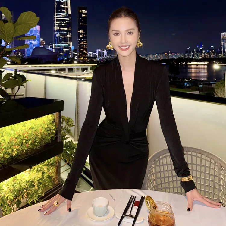 WBHFOR设计感小众黑色连衣裙 胸前有暗扣 配送抹胸 