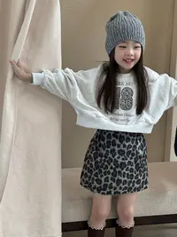 2025女童复古美式字母短款数字卫衣女童豹纹磨毛呢半身包臀裙套装