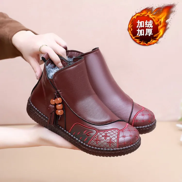 老北京布鞋女冬季加绒保暖中老年妈妈鞋新款防滑防水软底老人棉鞋