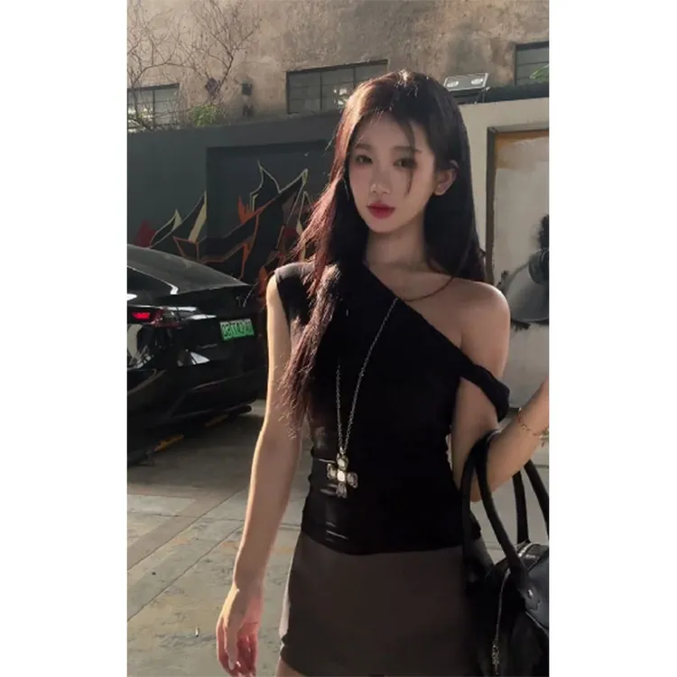 2025夏季新款短袖辣妹性感修身显瘦飘带设计感短款上衣配气质短裤