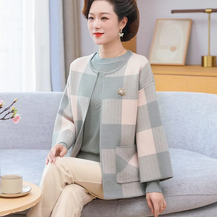 中年妈妈秋装毛衣外套装2025新款中老年女秋冬针织开衫上衣两件套