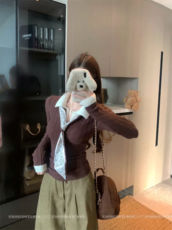 辣妹撞色设计感假两件针织衫女秋冬季小众带丝巾上衣百搭红色毛衣