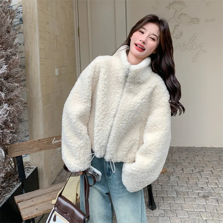 米白色软糯皮毛一体仿羊羔毛外套女冬季2025款温柔风减龄气质棉服