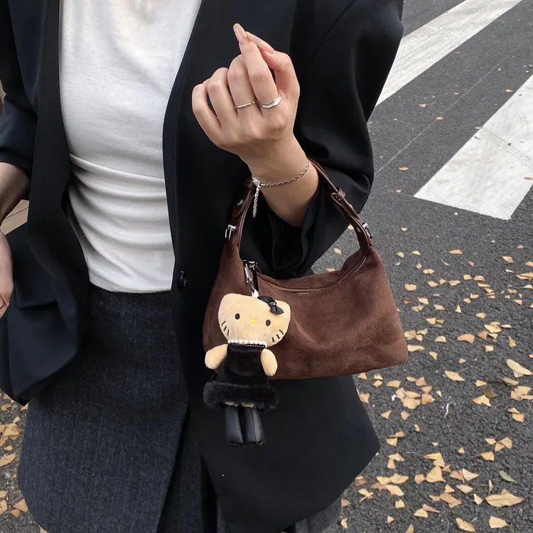 秋冬爆款小包包2025女式通勤小众设计感手提包韩版 ins气质斜挎包