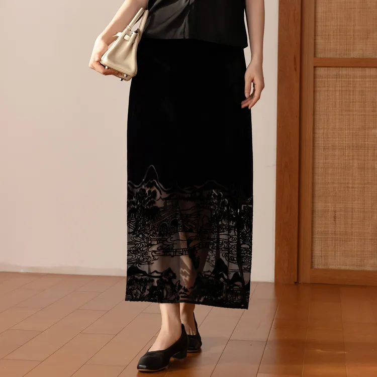 西子/【丝绒山水卷】设计感百搭定位烧花丝绒黑色半身裙/BQBH2025