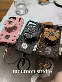 秋冬毛绒克罗心十字架磁吸适用于苹果17/16pro手机壳15保护套1413