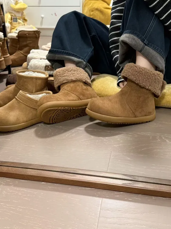 时尚两穿雪地靴女2025冬季新款韩版加绒棉靴防滑百搭翻遍毛毛靴