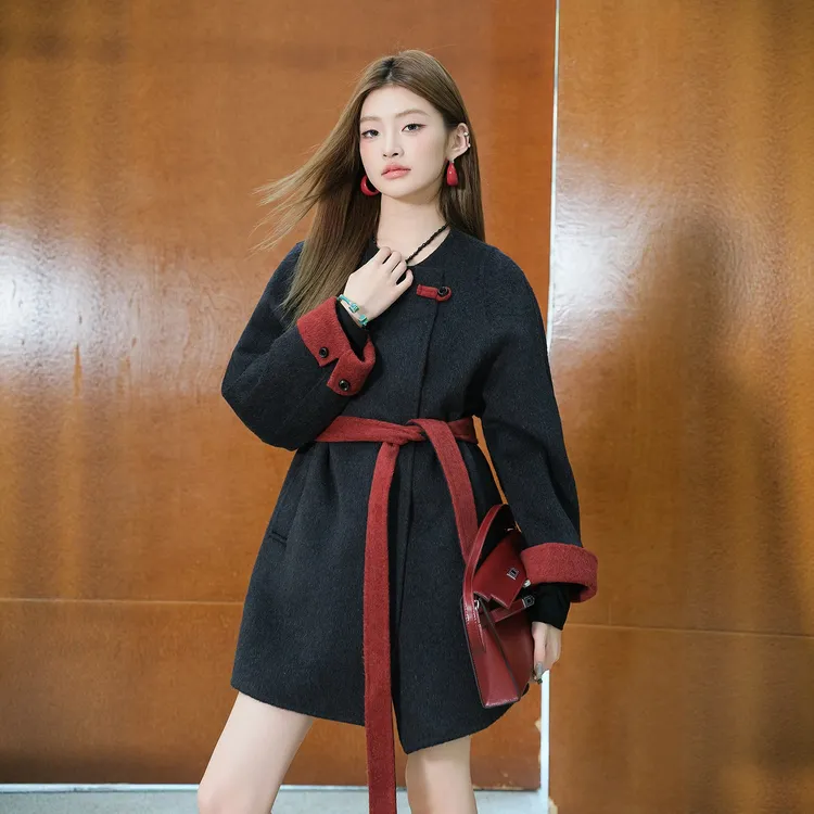 MIUCO内外撞色双面尼圆领叠襟连肩袖中长款大衣女