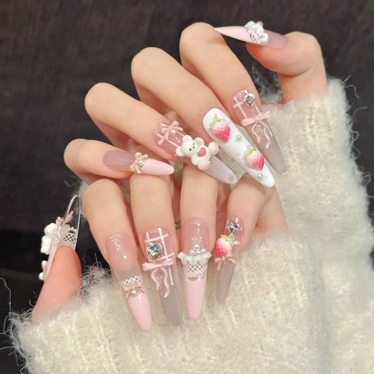 【草莓小熊】梦幻粉卡通小熊少女心可爱显白长款美甲穿戴甲片粉色
