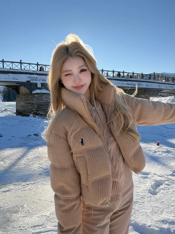 XUEXUE丨95白鸭绒 小马刺绣羊毛绞花工艺时尚羽绒服GD25-WT698