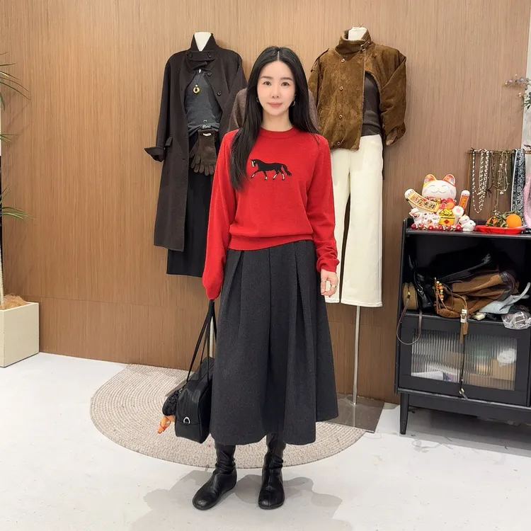 鑫燃KIKI 时尚百搭气质圆领小马毛衣  6286  WU