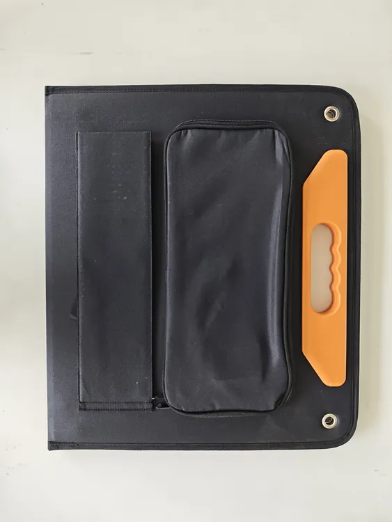 14 60瓦手提太阳能折叠包