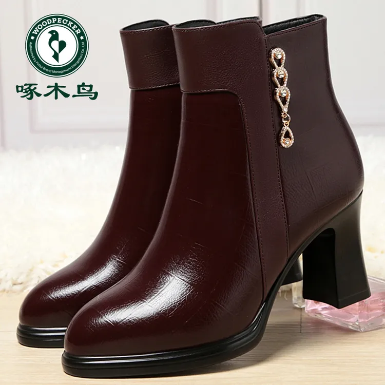 啄木鸟新款秋冬短筒女士短靴厚底加绒高跟鞋皮靴冬季软皮妈妈靴子