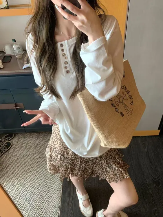 春秋新款显白宽松长袖T恤不规则纽扣百搭休闲t恤打底衫女内搭上衣