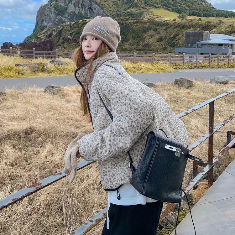 复古豹纹立领羽绒服女冬季2025新款洋气减龄90白鸭绒面包服厚外套