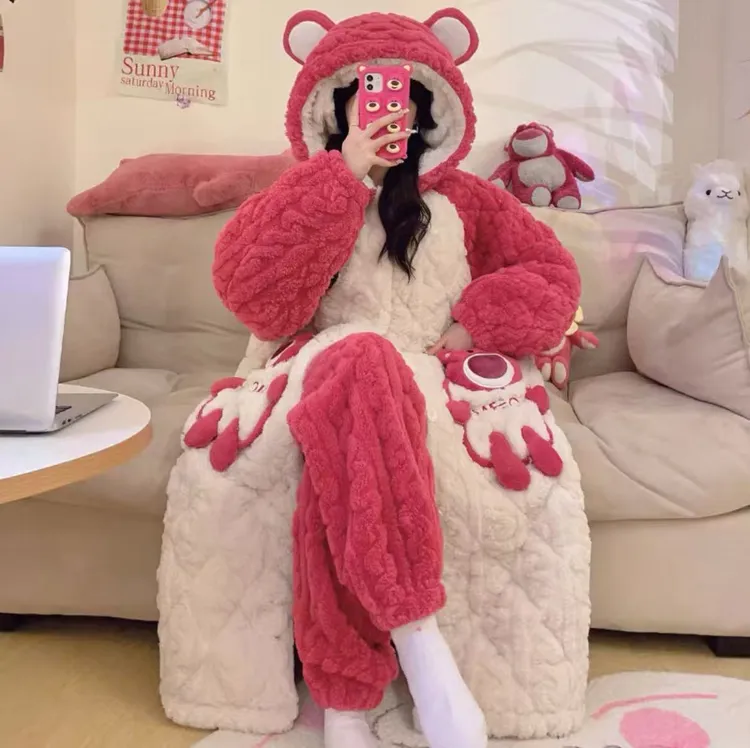 2025新款冬季女士三层夹棉草莓熊连帽睡袍加绒加厚睡衣女冬超厚