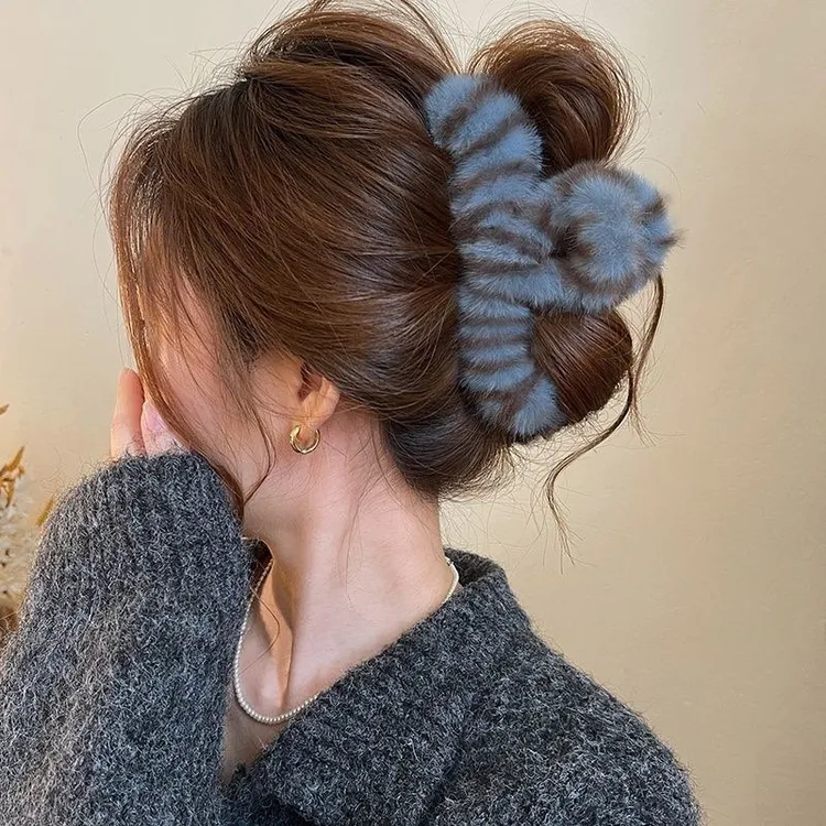 秋冬高级感毛绒豹纹抓夹女大号后脑勺毛茸茸鲨鱼夹盘发发夹子头饰
